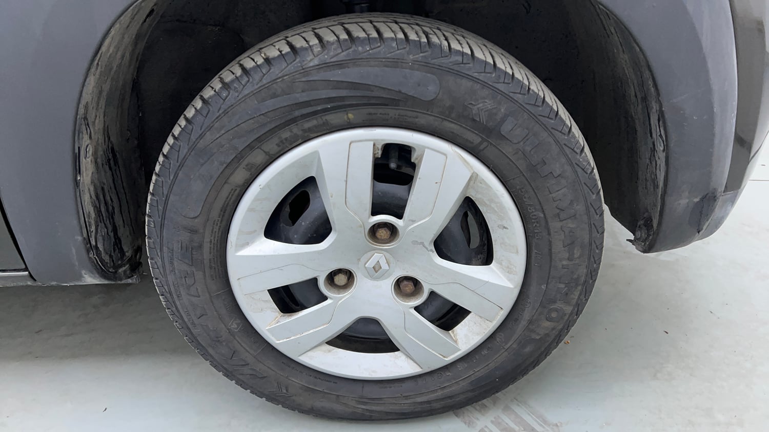 Used 2018 Renault Kwid 1.0 RXT AMT Opt Petrol Automatic tyres RIGHT FRONT TYRE RIM VIEW