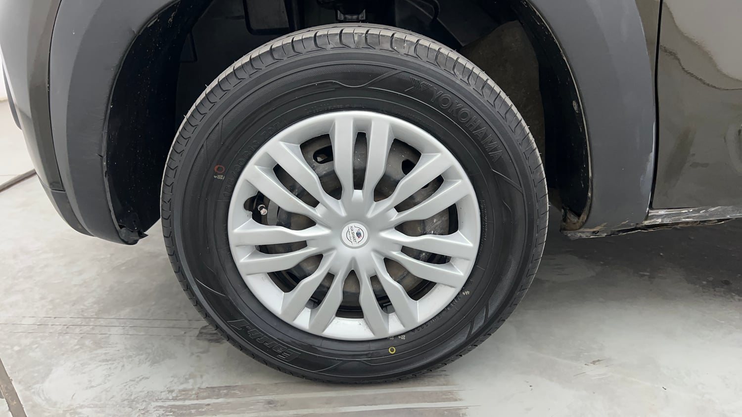 Used 2016 Renault Kwid RXT Petrol Manual tyres LEFT FRONT TYRE RIM VIEW