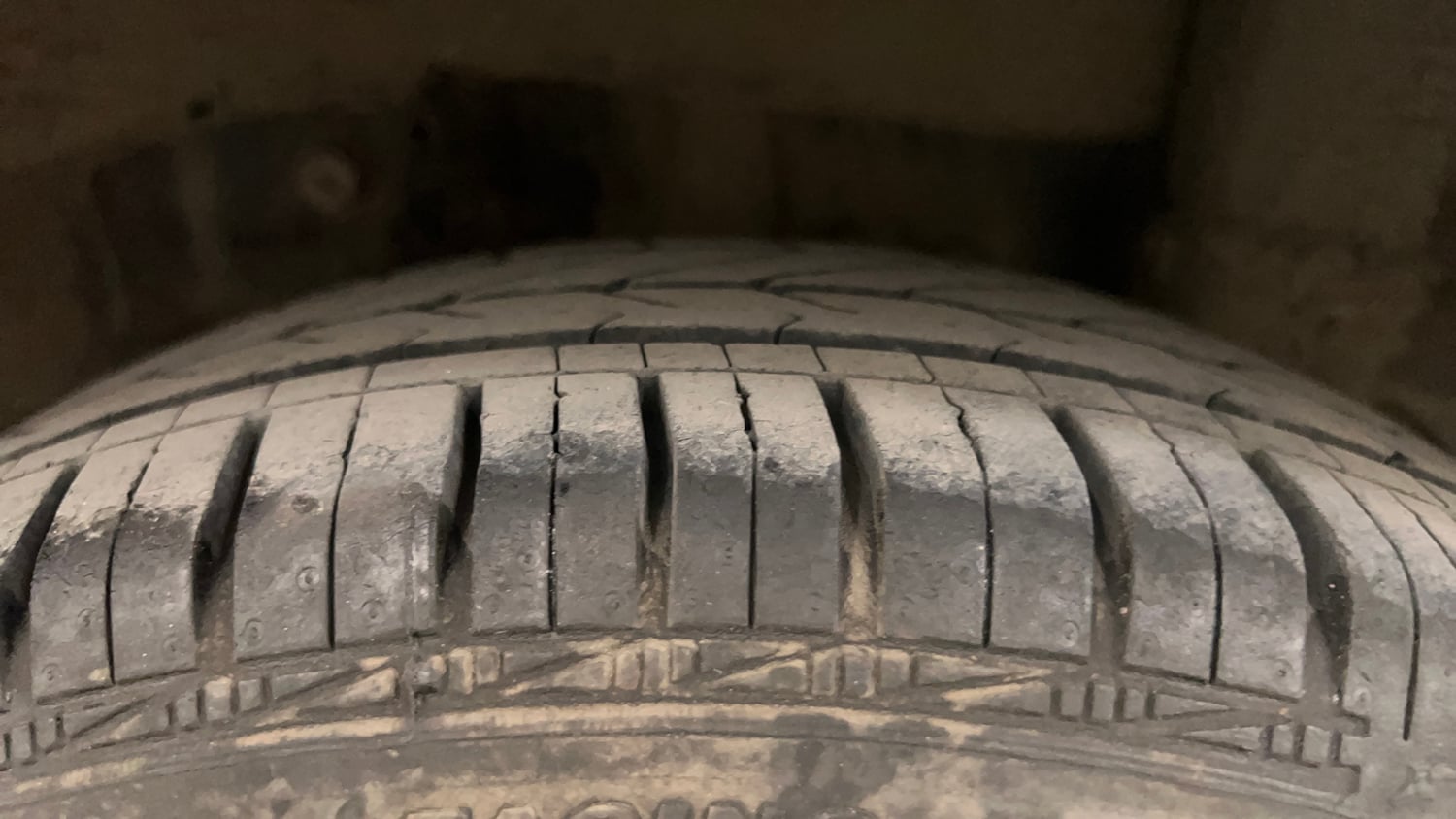 Used 2017 Hyundai Eon Magna Petrol Manual tyres LEFT REAR TYRE TREAD VIEW