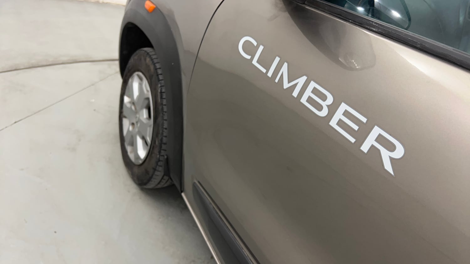 Used 2017 Renault Kwid CLIMBER 1.0 Petrol Manual dents MINOR DENT