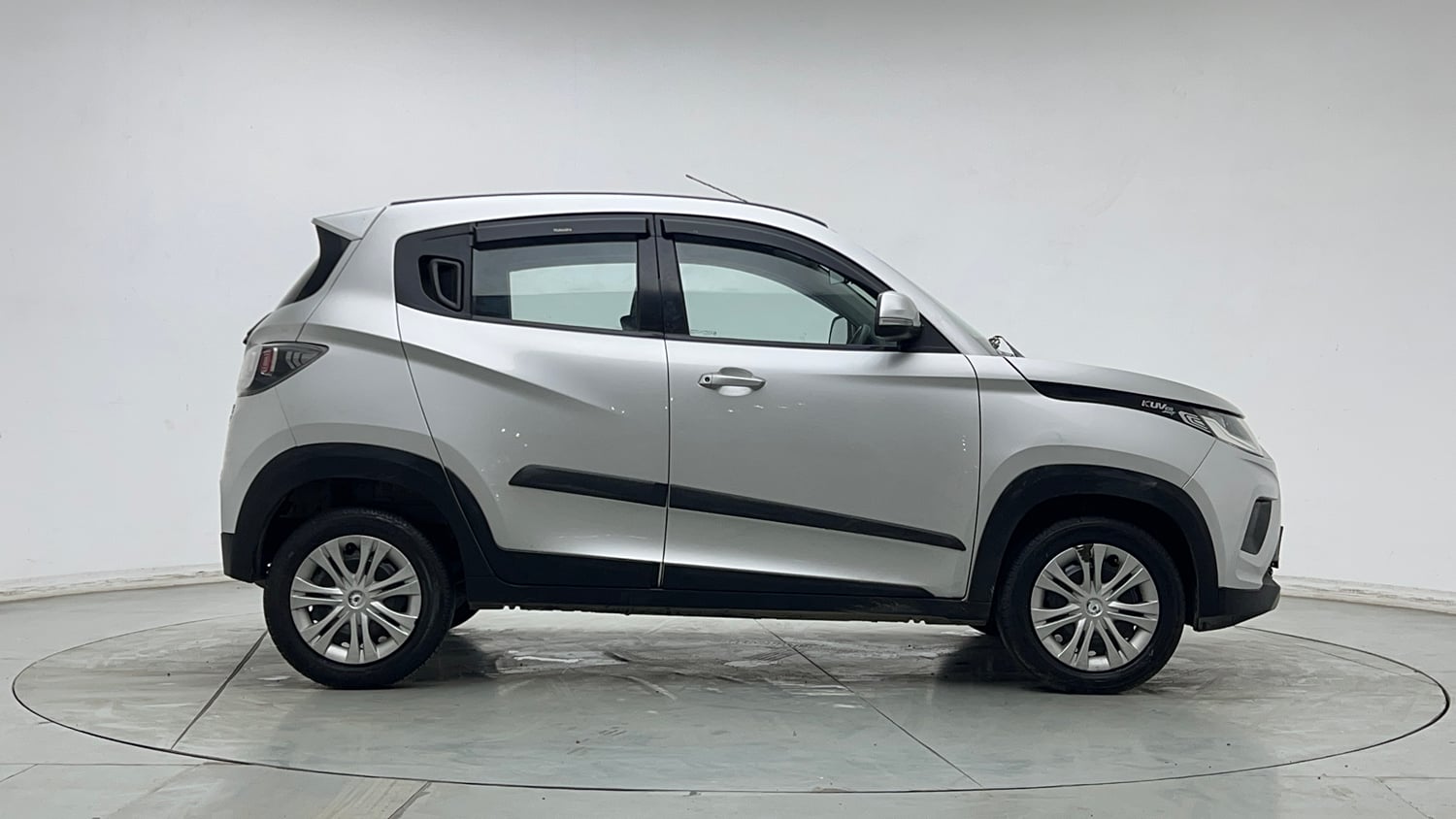 Used 2018 Mahindra KUV100 NXT K6 Plus 6 STR Petrol Manual exterior RIGHT SIDE VIEW