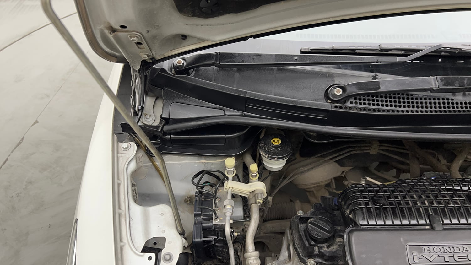 Used 2019 Honda Jazz VX CVT Petrol Petrol Automatic engine ENGINE RIGHT SIDE HINGE & APRON VIEW