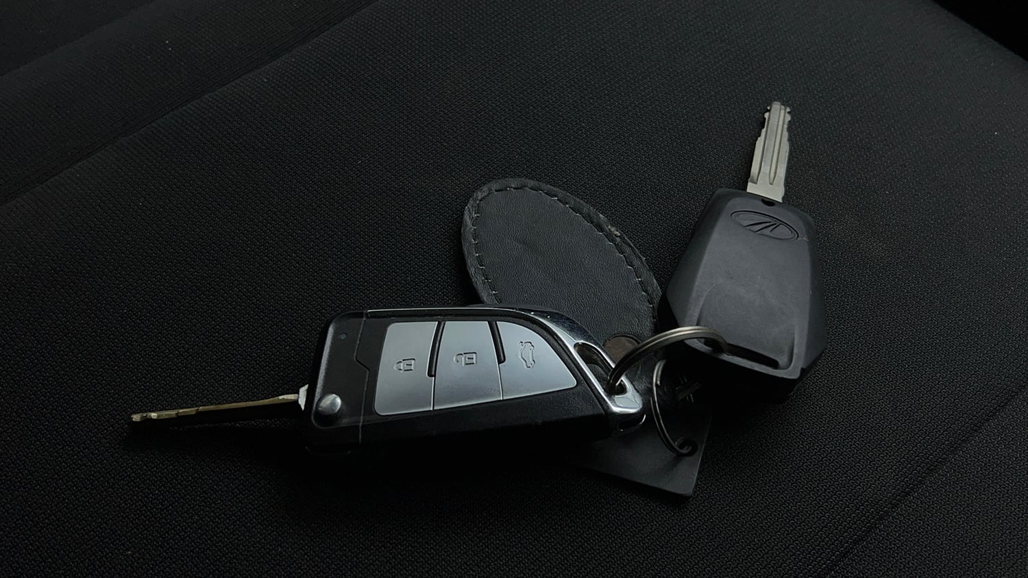 Used 2018 Mahindra KUV100 NXT K6 Plus 6 STR Petrol Manual extra CAR KEY VIEW