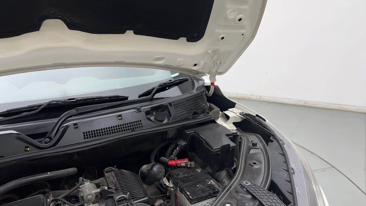 Used 2023 Nissan Magnite XE Petrol Manual engine ENGINE LEFT SIDE HINGE & APRON VIEW
