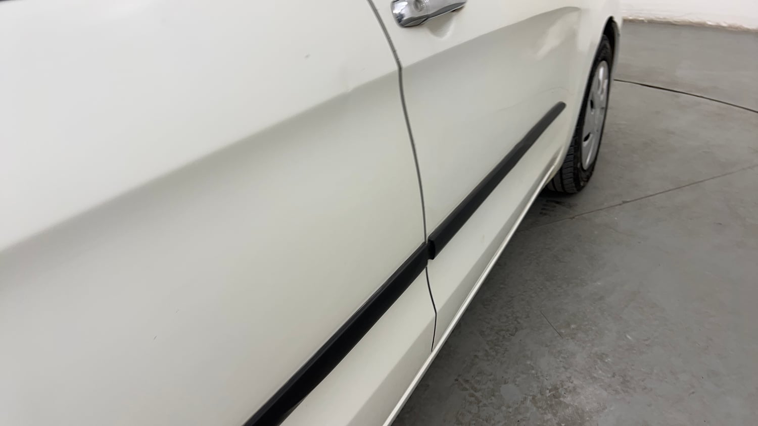 Used 2016 Maruti Suzuki Celerio ZXi AMT Petrol Automatic dents MINOR SCRATCH