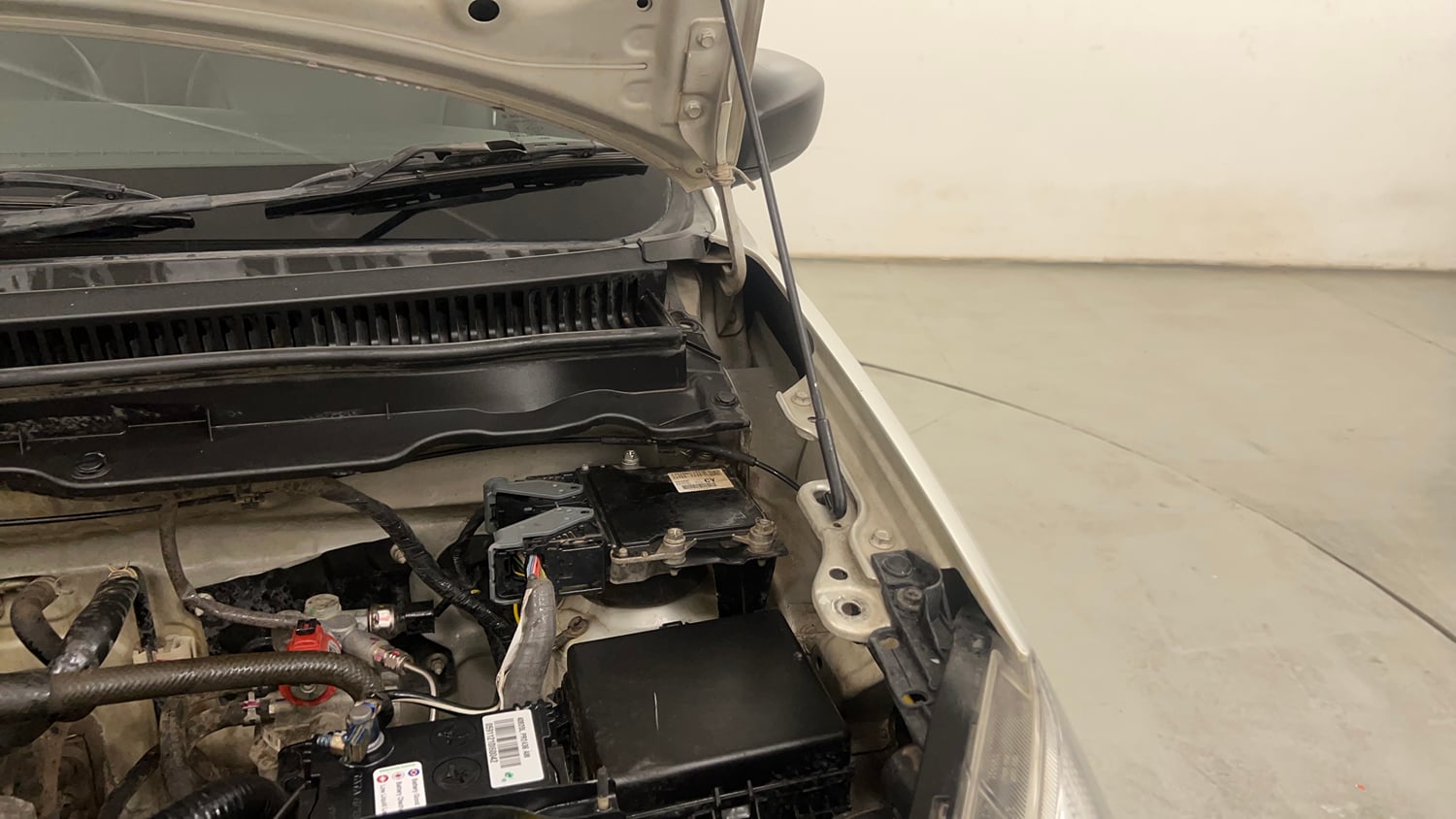 Used 2024 Maruti Suzuki Alto K10 VXi S-CNG Cng Manual engine ENGINE LEFT SIDE HINGE & APRON VIEW