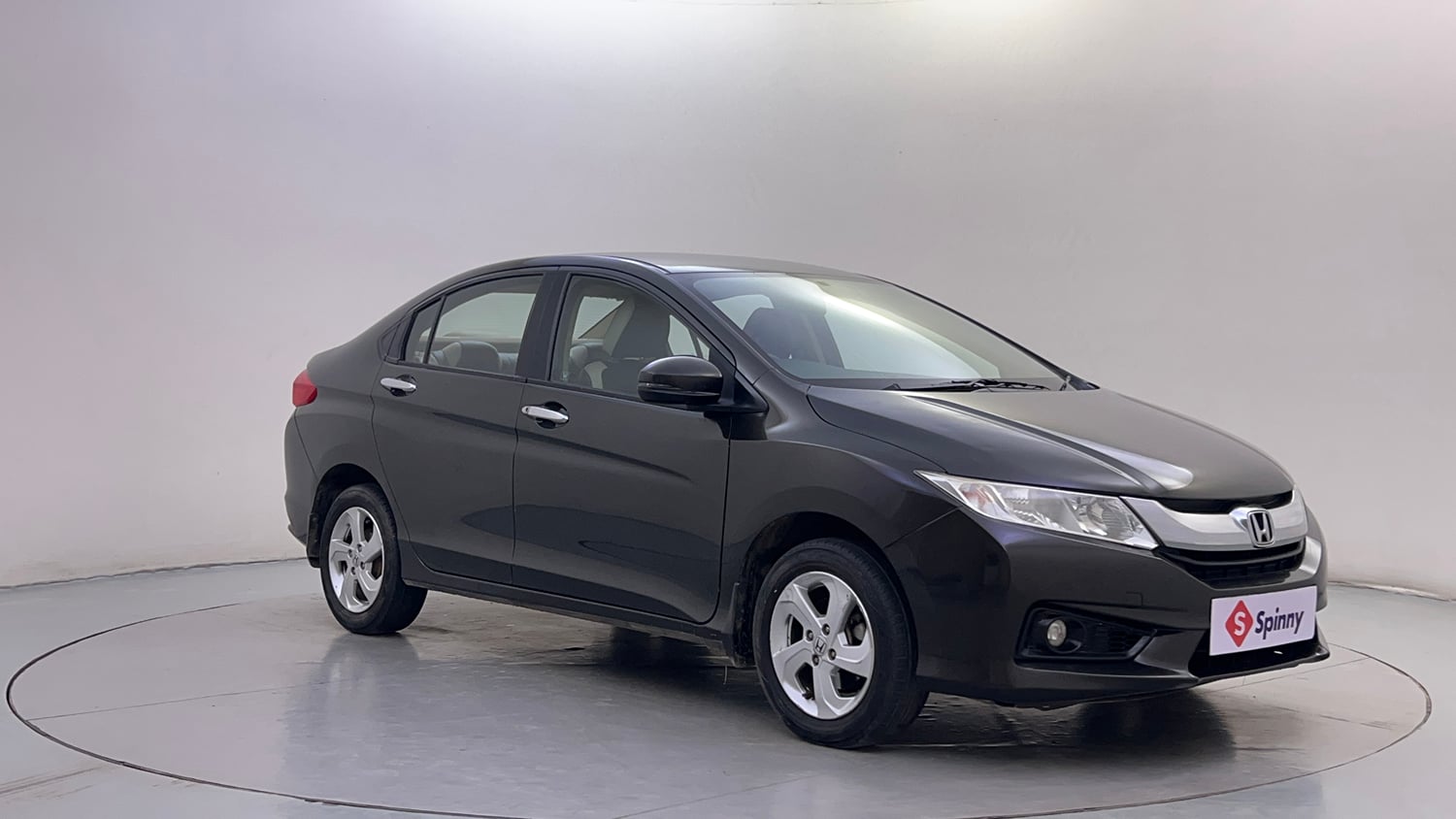 Used 2016 Honda City V Petrol Manual exterior RIGHT FRONT CORNER VIEW