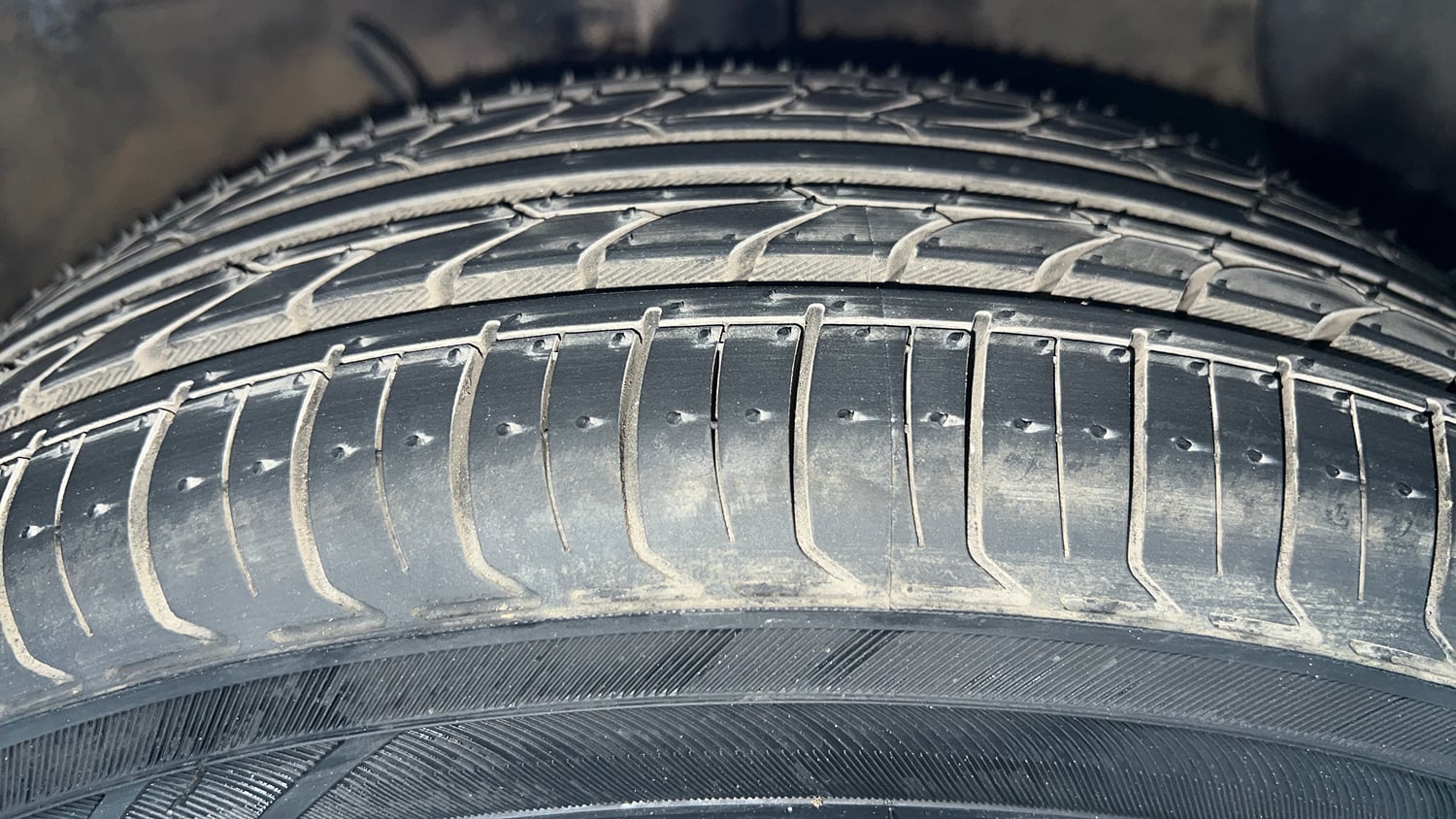 Used 2022 Hyundai Aura S 1.2 CNG Cng Manual tyres RIGHT FRONT TYRE TREAD VIEW