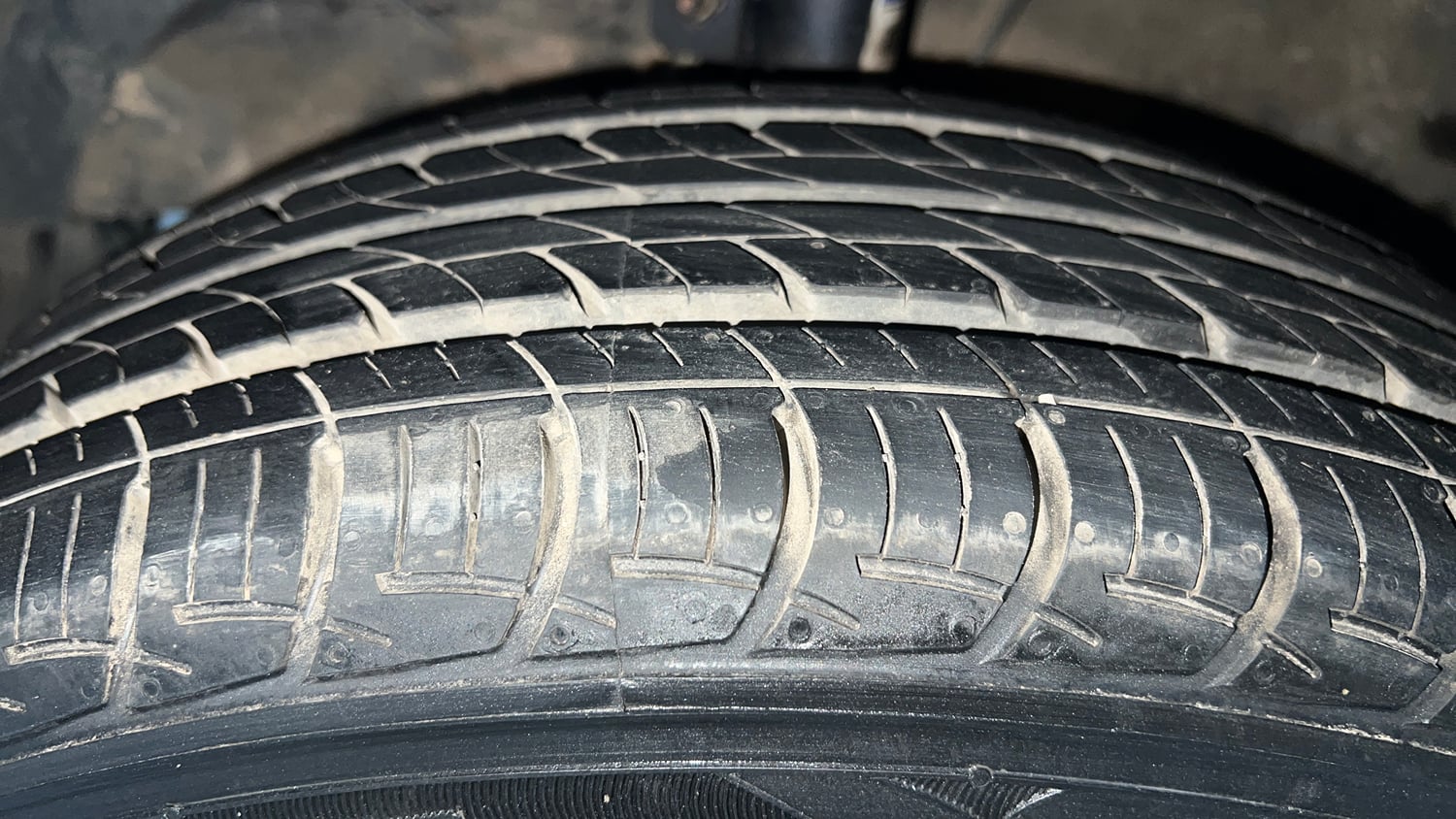 Used 2018 Maruti Suzuki Baleno Delta 1.2 Petrol Manual tyres LEFT FRONT TYRE TREAD VIEW