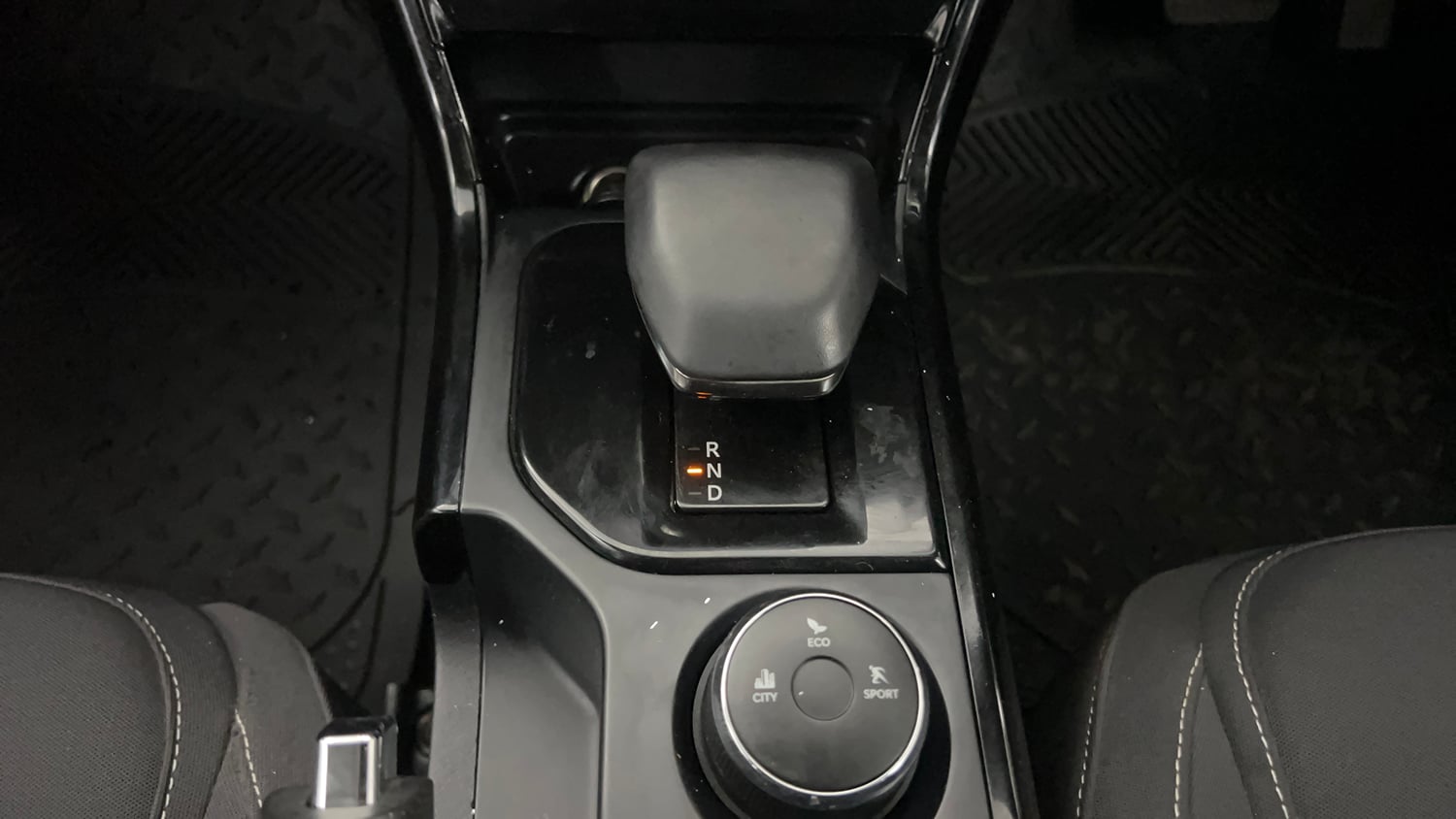 Used 2024 Tata Nexon Creative 1.2 Revotron Petrol 6AMT DT Petrol Automatic interior GEAR  KNOB VIEW