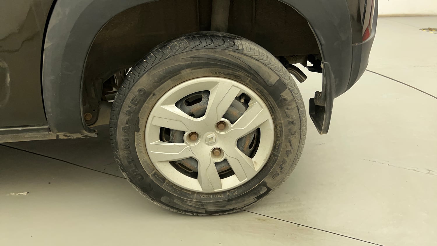 Used 2019 Renault Kwid RXT (O) 1.0 SCE Edition Petrol Manual tyres LEFT REAR TYRE RIM VIEW