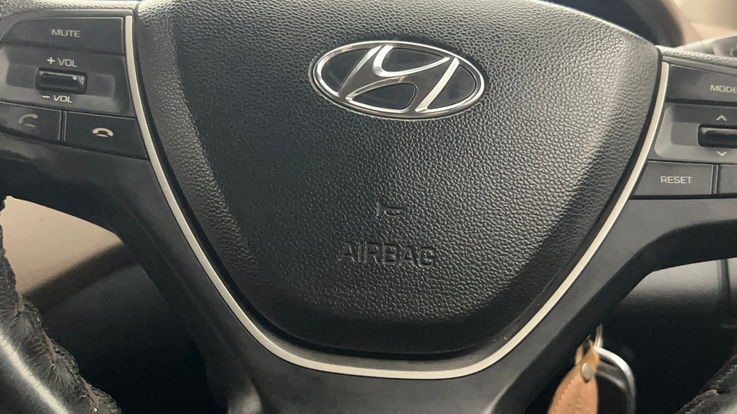 Used 2020 Hyundai Elite i20 Magna Plus 1.2 Petrol Manual top_features Airbags