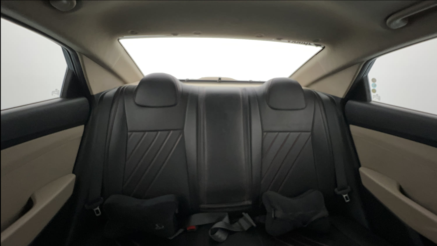 Used 2022 Hyundai Verna SX 1.5 MPi Petrol Manual interior REAR SEAT CONDITION VIEW