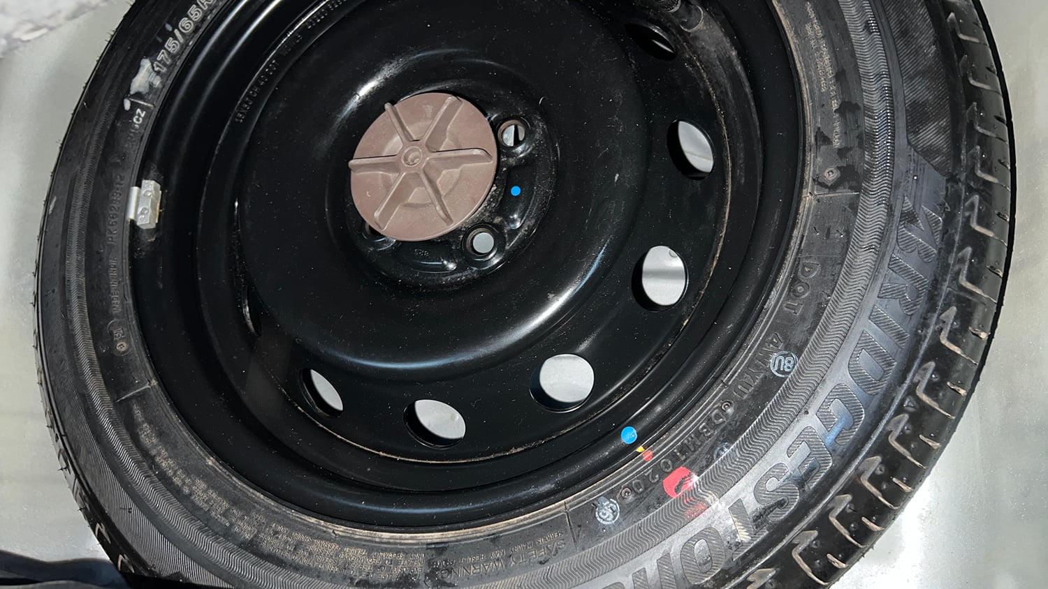 Used 2020 Maruti Suzuki Ignis Alpha 1.2 AMT Petrol Automatic tyres SPARE TYRE VIEW
