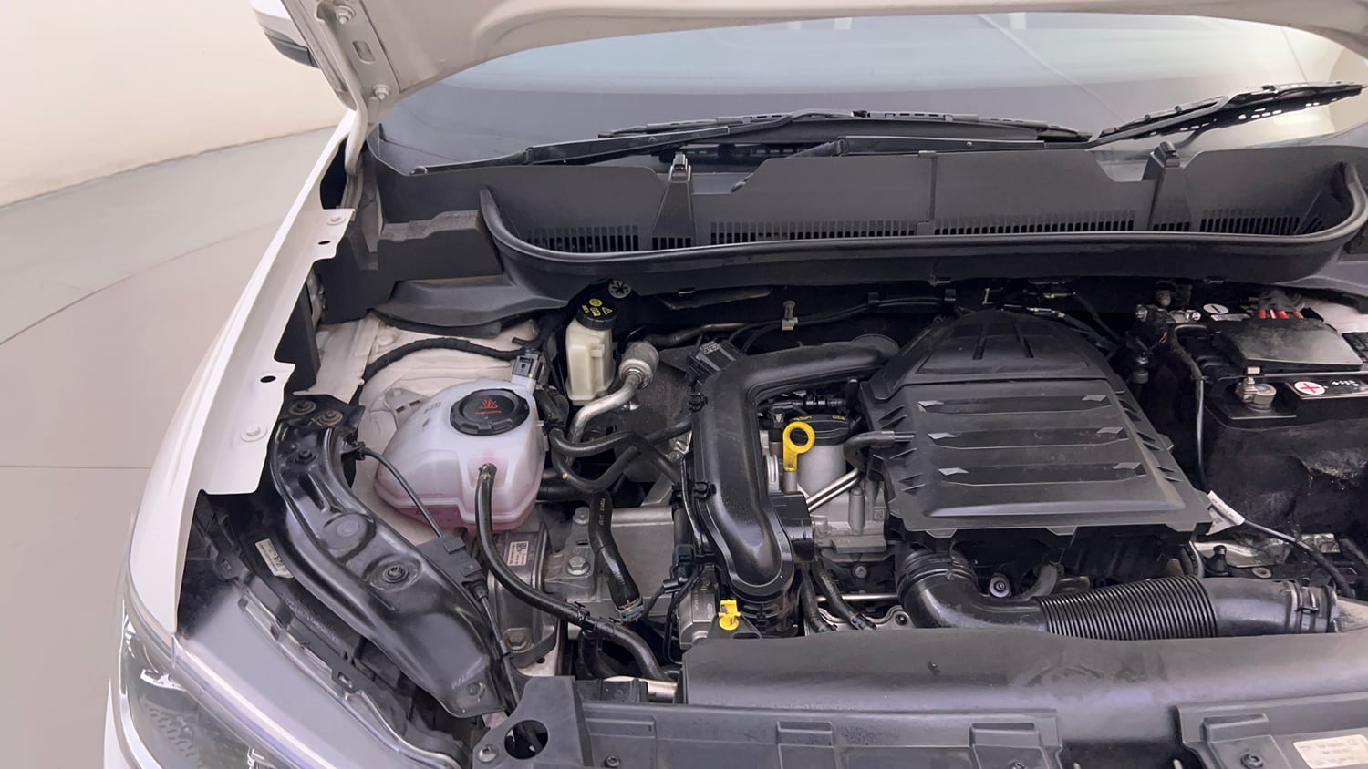 Used 2022 Volkswagen Taigun Topline 1.0 TSI AT Petrol Automatic engine ENGINE RIGHT SIDE HINGE & APRON VIEW