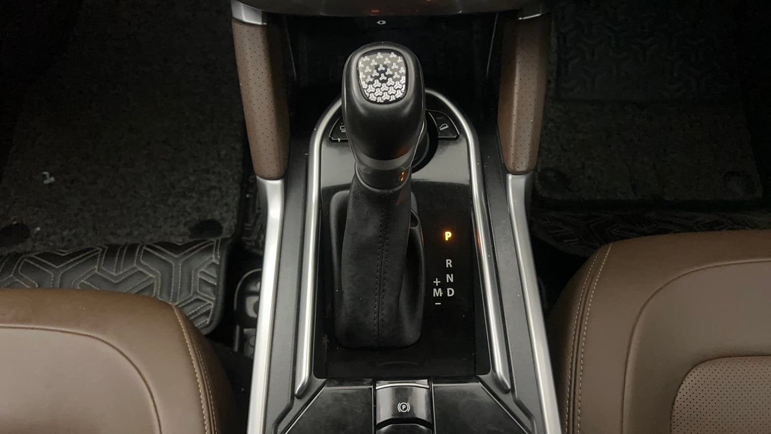 Used 2023 Tata Harrier XZA Plus Dual Tone Diesel Automatic interior GEAR  KNOB VIEW