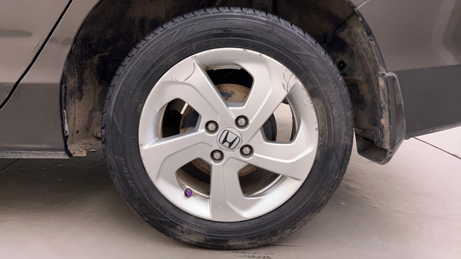 Used 2016 Honda City V Petrol Manual tyres LEFT REAR TYRE RIM VIEW