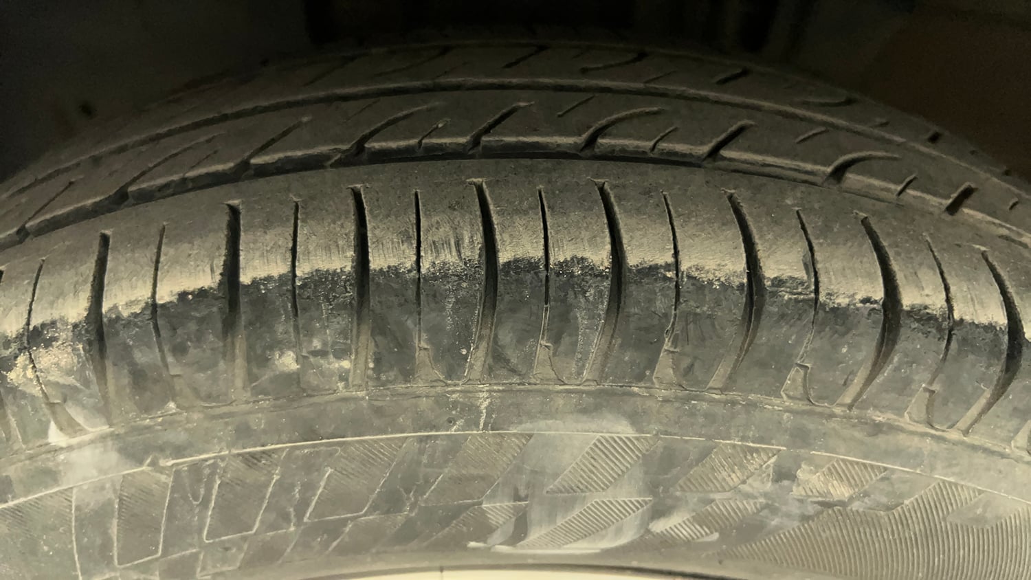 Used 2019 Renault Triber RXZ Petrol Manual tyres LEFT FRONT TYRE TREAD VIEW