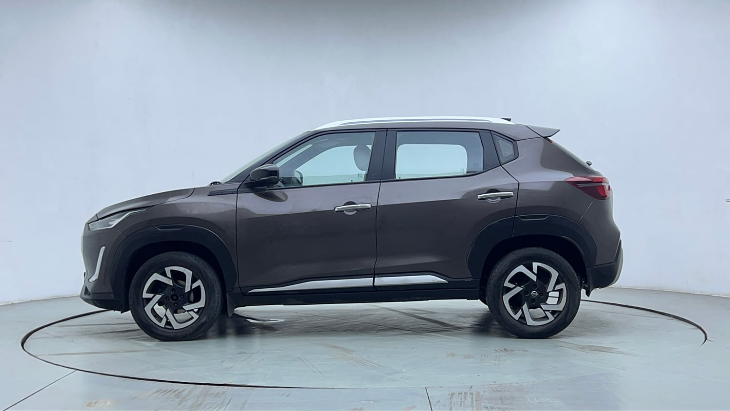 Used 2022 Nissan Magnite XV Turbo CVT Petrol Automatic exterior LEFT SIDE VIEW