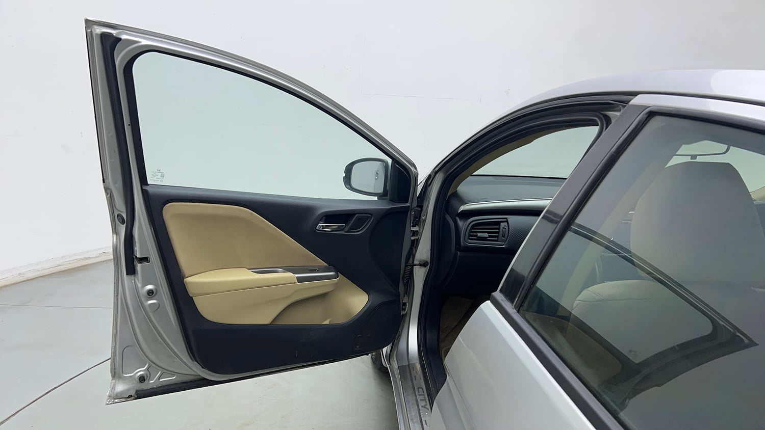 Used 2015 Honda City V Petrol Manual interior LEFT FRONT DOOR OPEN VIEW