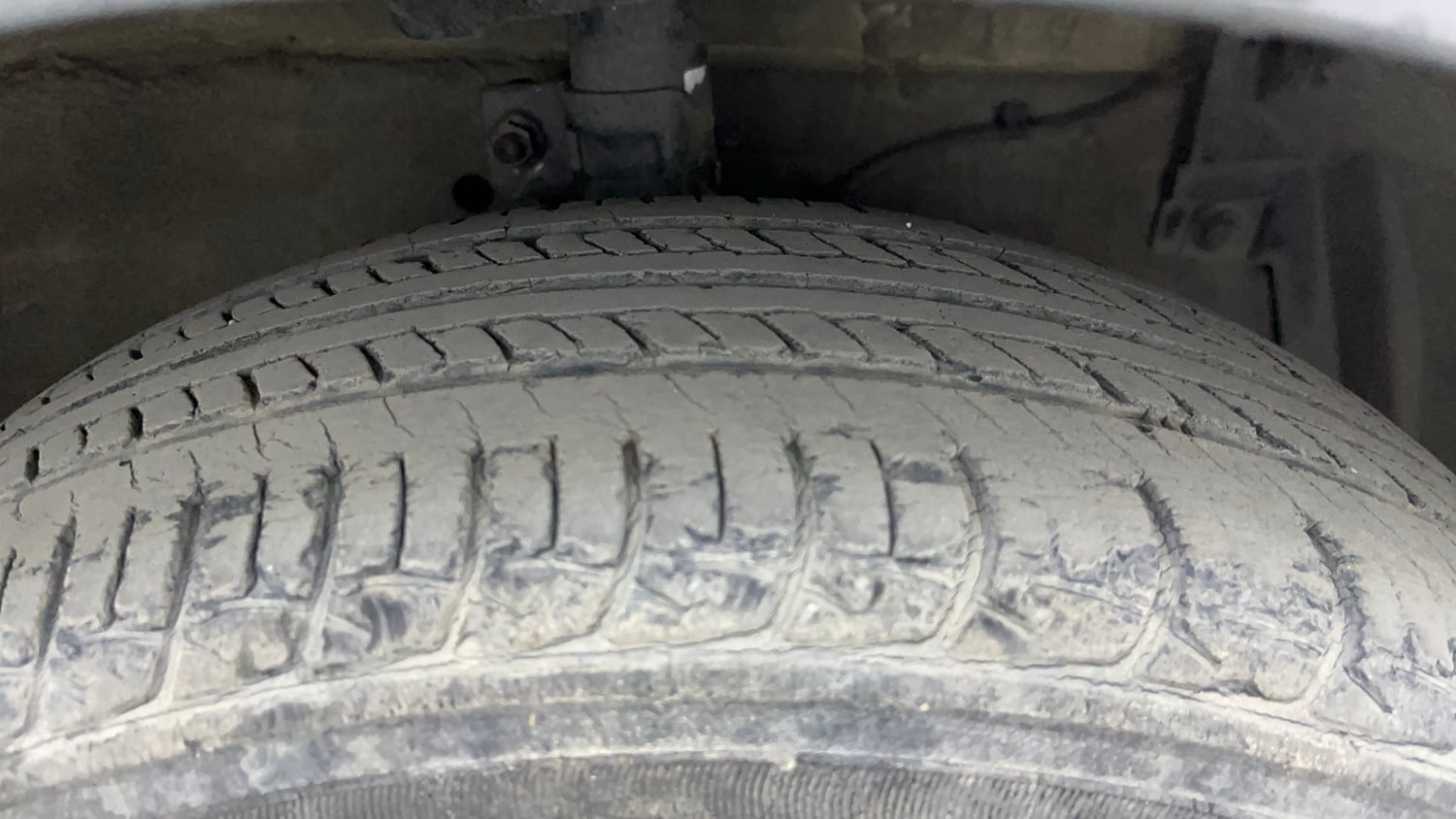 Used 2018 Maruti Suzuki Ertiga ZXI Petrol Manual tyres RIGHT FRONT TYRE TREAD VIEW