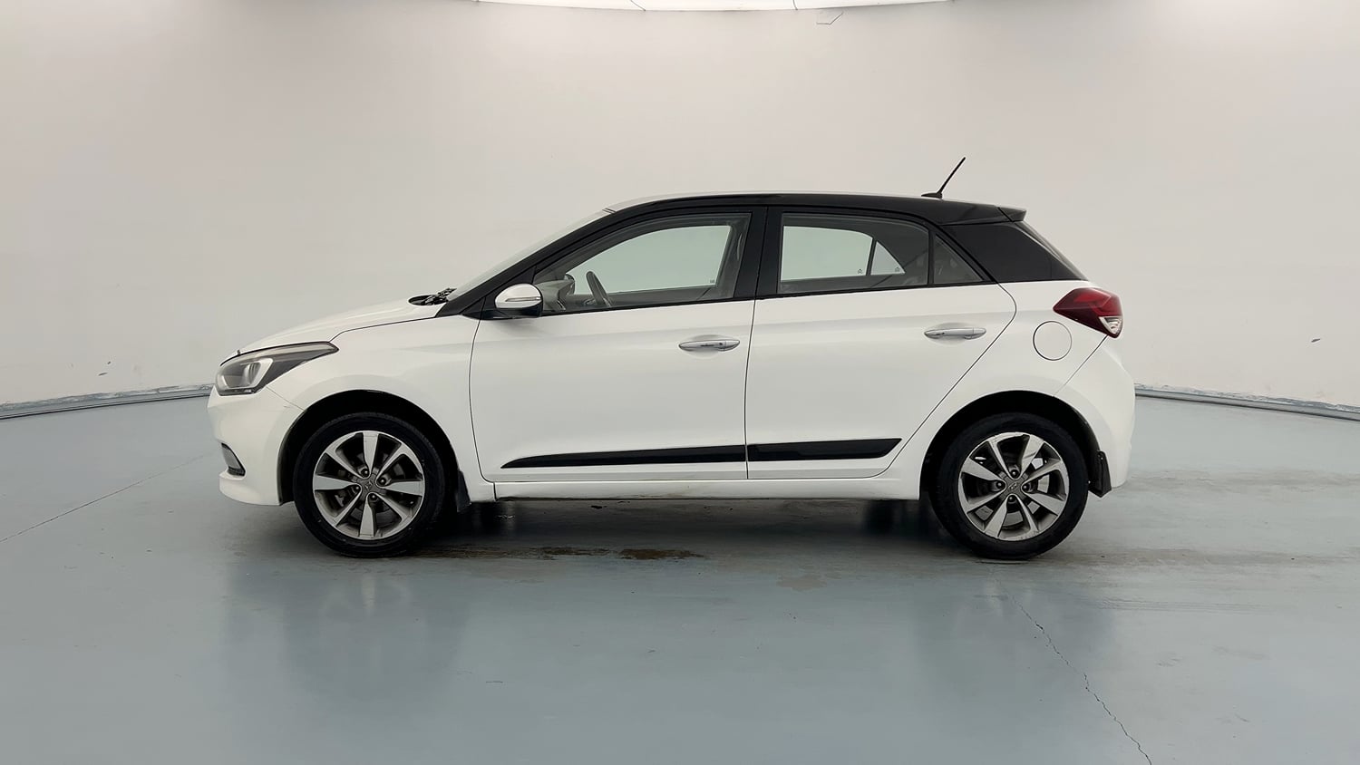 Used 2017 Hyundai Elite i20 Asta 1.4 CRDI (O) Diesel Manual exterior LEFT SIDE VIEW