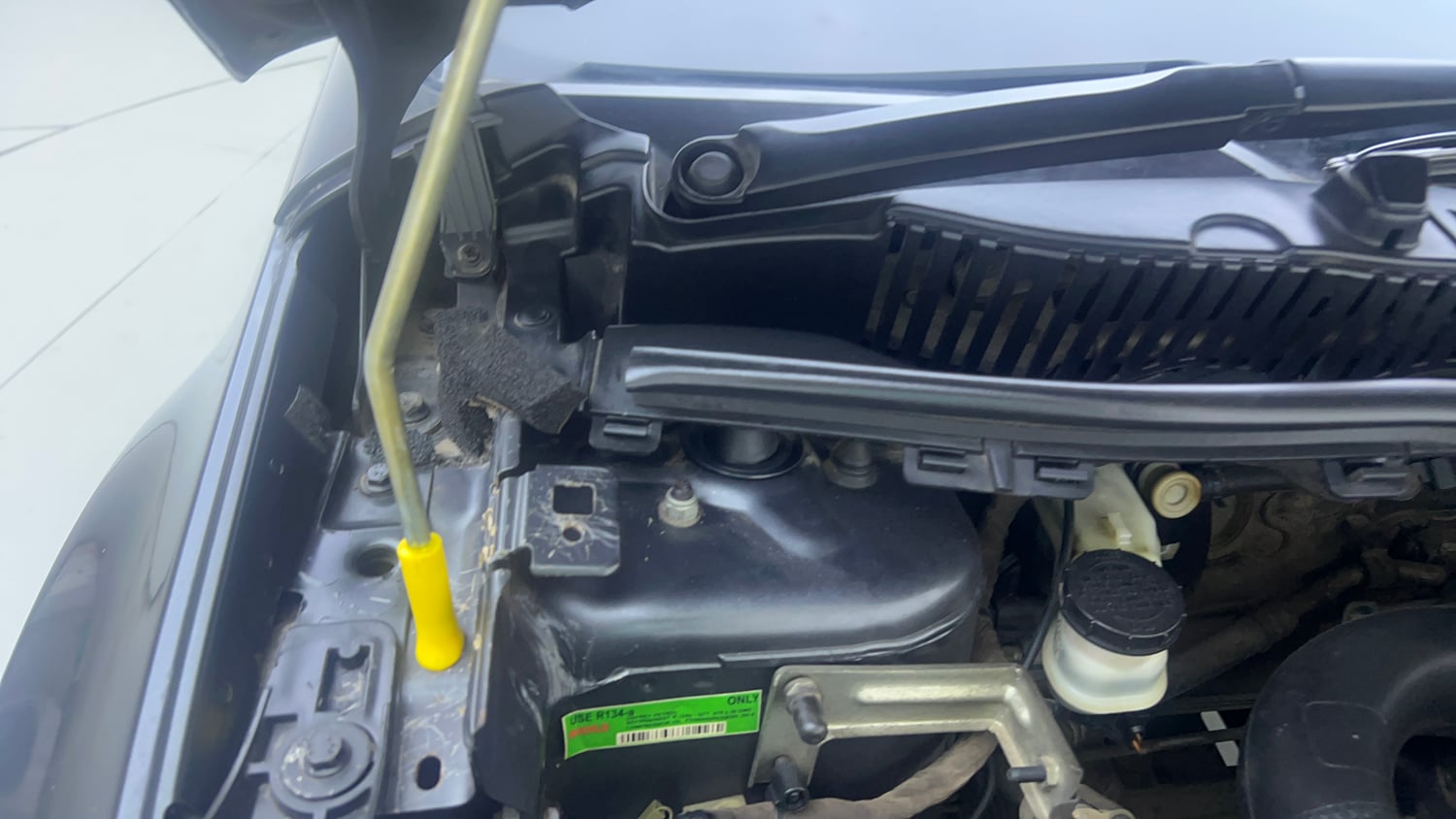 Used 2019 Tata Nexon XZA Plus Petrol Petrol Automatic engine ENGINE RIGHT SIDE HINGE & APRON VIEW