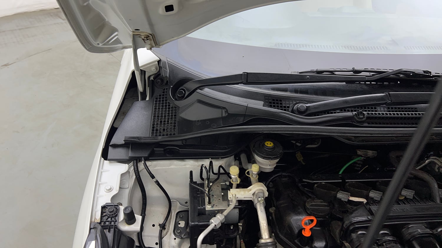Used 2024 Honda City SV Petrol MT Petrol Manual engine ENGINE RIGHT SIDE HINGE & APRON VIEW