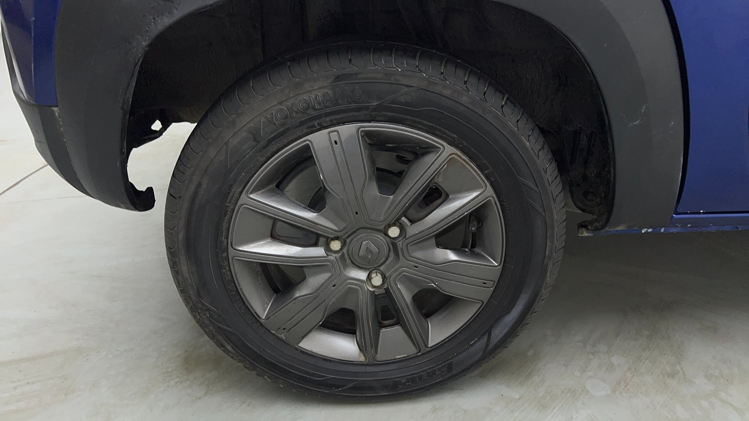 Used 2020 Renault Kwid CLIMBER 1.0 AMT Opt Petrol Automatic tyres RIGHT REAR TYRE RIM VIEW