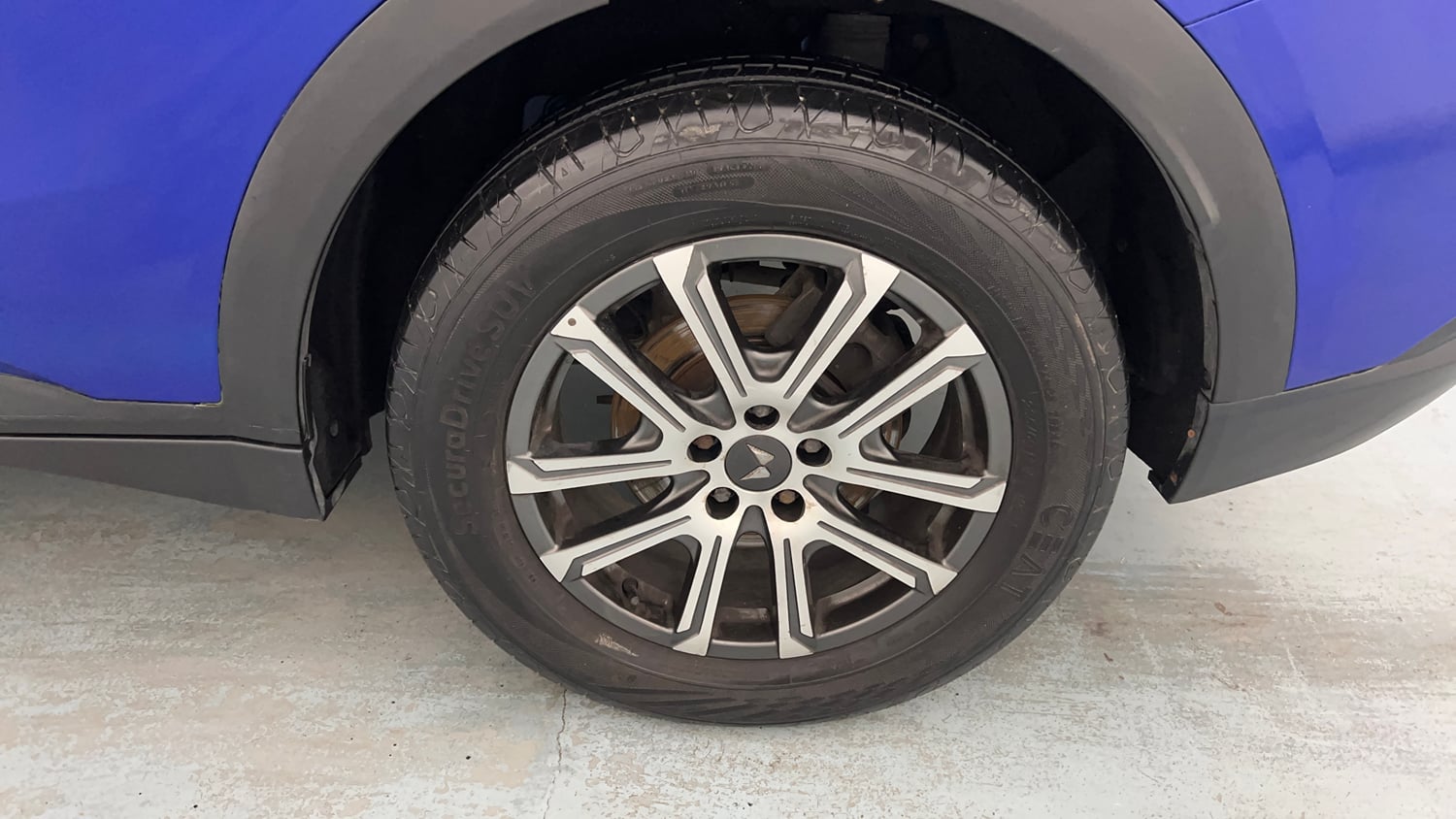 Used 2021 Mahindra XUV700 AX 7 Petrol AT Luxury Pack 7 STR Petrol Automatic tyres LEFT REAR TYRE RIM VIEW
