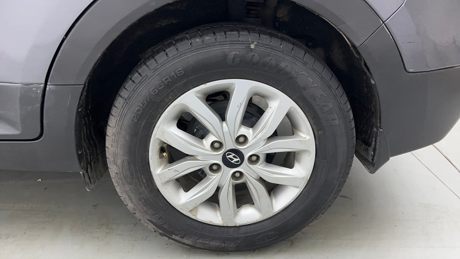 Used 2020 Hyundai Creta SX 1.6 AT CRDi Diesel Automatic tyres LEFT REAR TYRE RIM VIEW