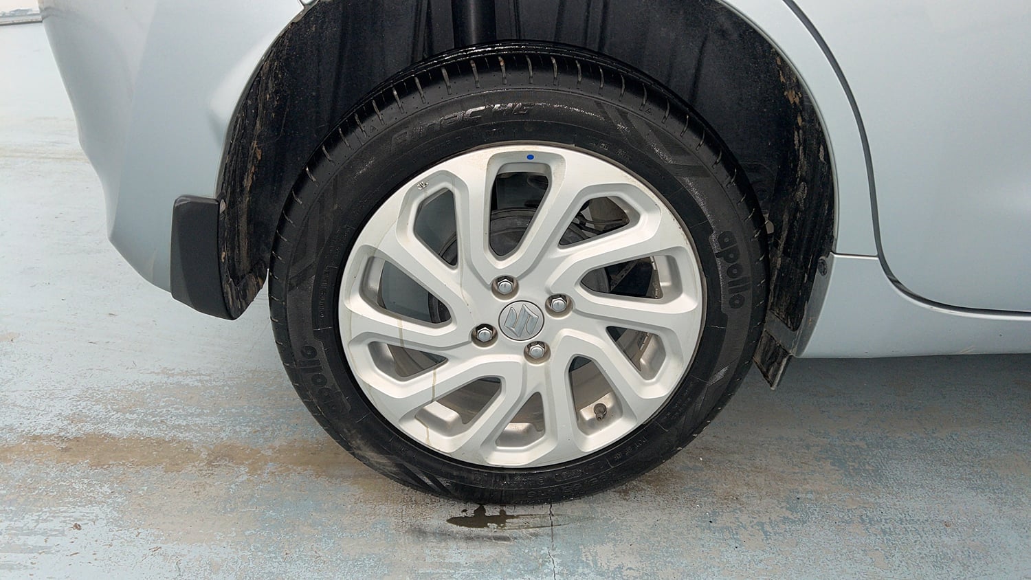 Used 2023 Maruti Suzuki Baleno Zeta MT Petrol Manual tyres RIGHT REAR TYRE RIM VIEW
