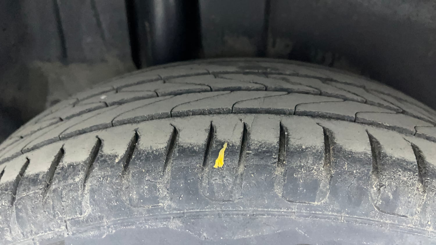 Used 2018 Maruti Suzuki Ertiga ZXI Petrol Manual tyres RIGHT REAR TYRE TREAD VIEW