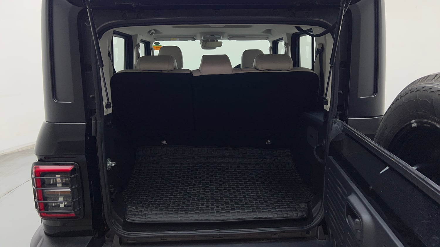 Used 2025 Mahindra Thar Roxx AX7 L Diesel AT 2WD Diesel Automatic interior DICKY INSIDE VIEW