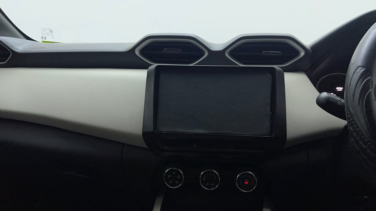 Used 2023 Nissan Magnite XE Petrol Manual interior MUSIC SYSTEM & AC CONTROL VIEW