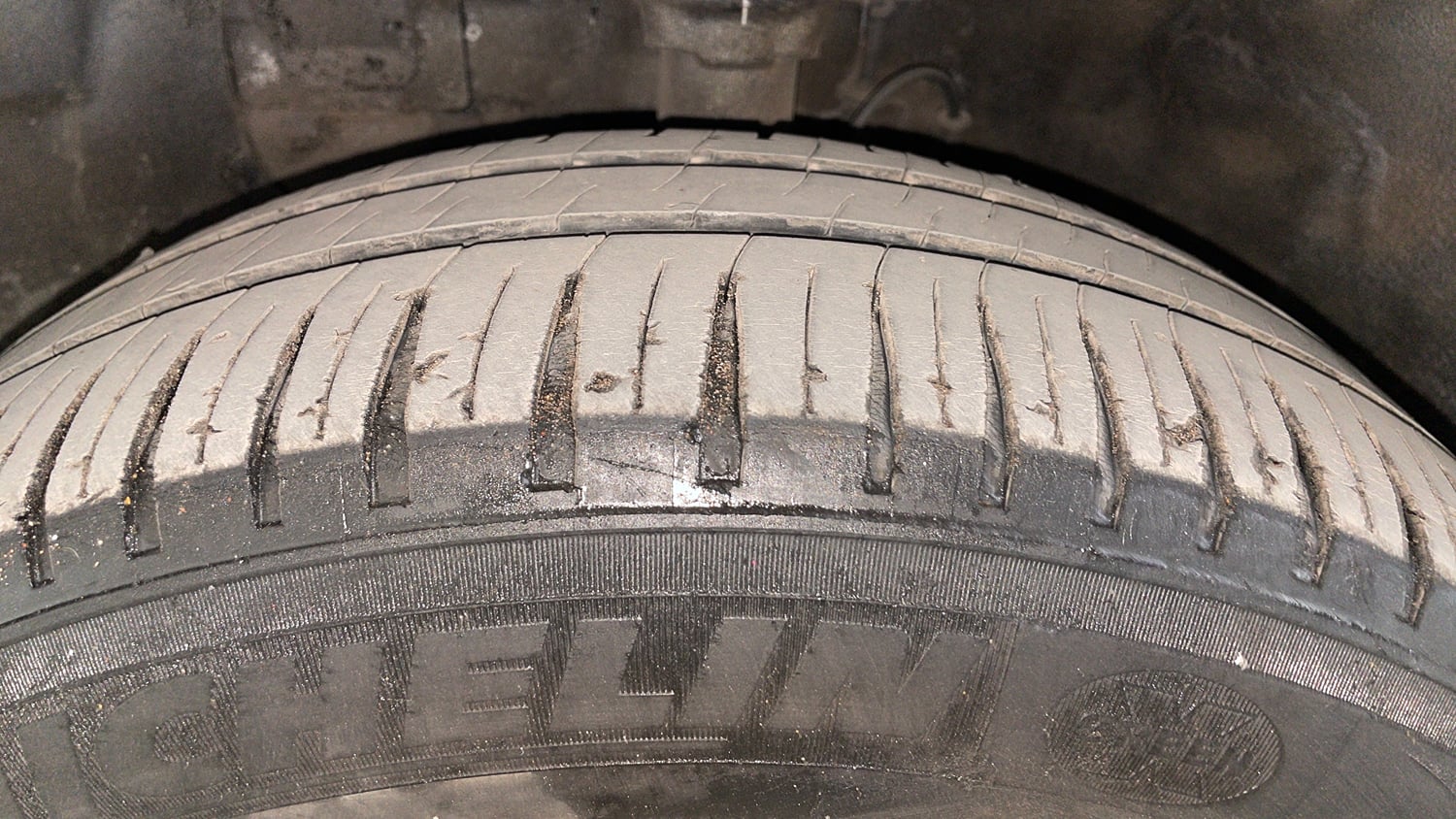 Used 2016 Hyundai Elite i20 Sportz 1.4 CRDI Diesel Manual tyres LEFT FRONT TYRE TREAD VIEW
