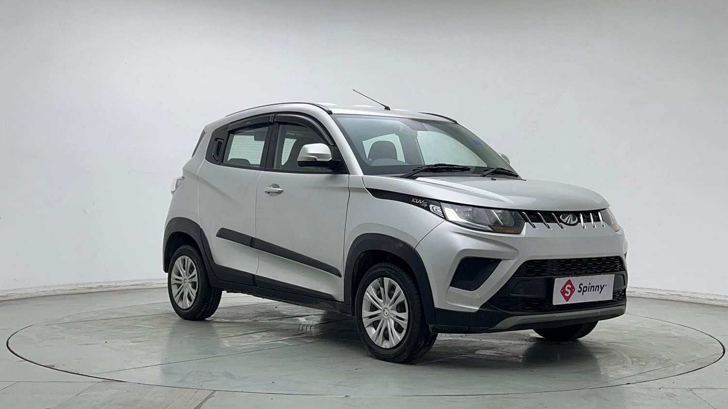 Used 2018 Mahindra KUV100 NXT K6 Plus 6 STR Petrol Manual exterior RIGHT FRONT CORNER VIEW