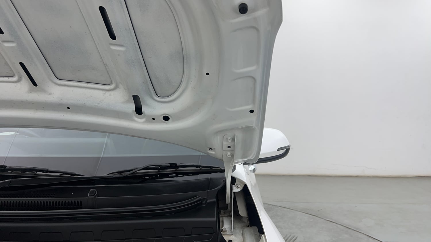 Used 2022 Kia Sonet GTX Plus 1.5 AT Diesel Automatic engine ENGINE LEFT SIDE HINGE & APRON VIEW