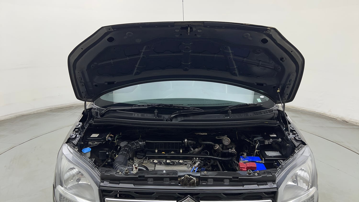 Used 2020 Maruti Suzuki Wagon R LXi (O) 1.0 CNG Cng Manual engine ENGINE & BONNET OPEN FRONT VIEW