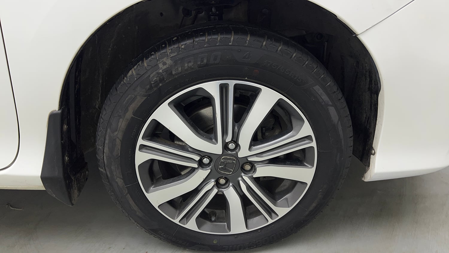 Used 2021 Honda City 4th Generation SV Petrol Petrol Manual tyres RIGHT FRONT TYRE RIM VIEW