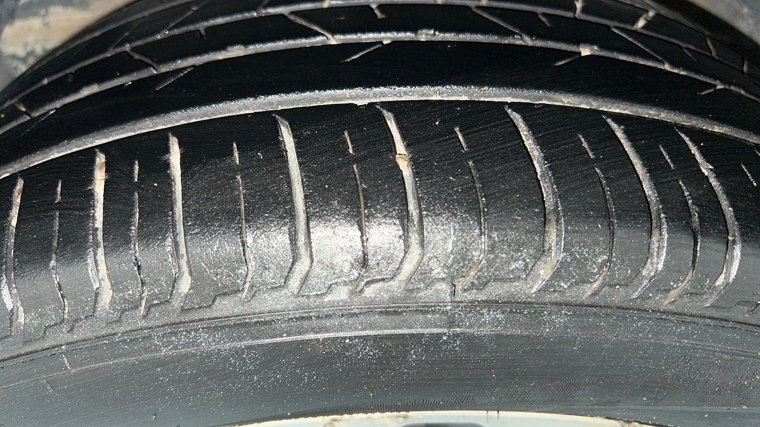 Used 2017 Hyundai Elite i20 Asta 1.4 CRDI (O) Diesel Manual tyres RIGHT REAR TYRE TREAD VIEW