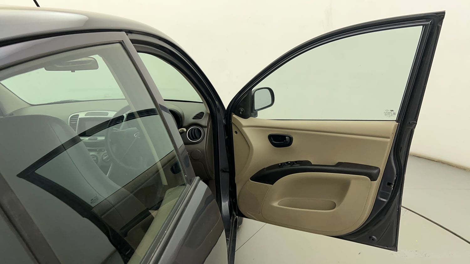 Used 2014 Hyundai i10 Magna 1.1 iRDE2 Petrol Manual interior RIGHT FRONT DOOR OPEN VIEW