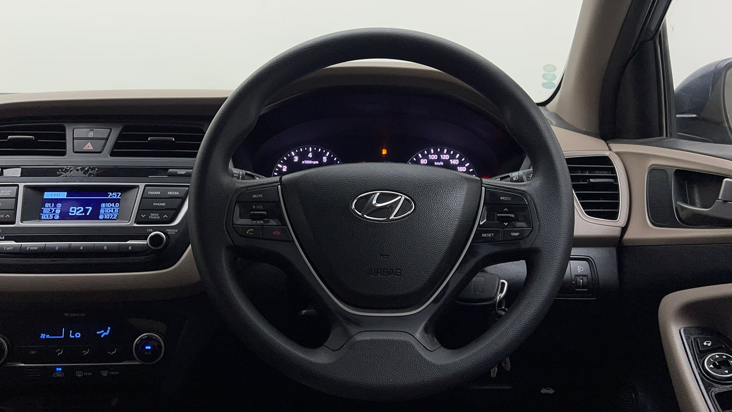 Used 2016 Hyundai Elite i20 Sportz 1.2 Petrol Manual interior STEERING VIEW