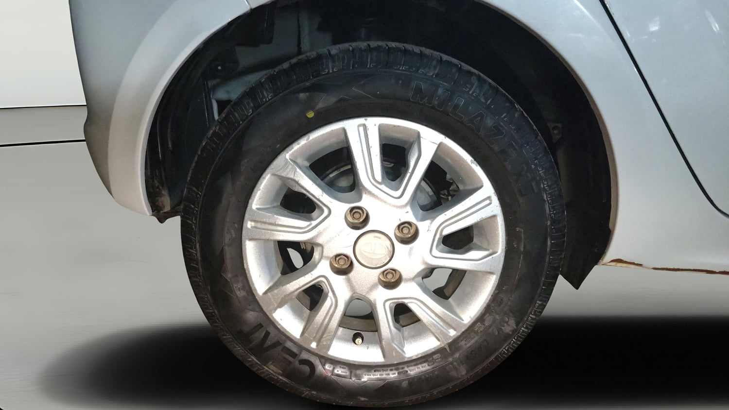 Used 2018 Tata Tiago Revotorq XZ Diesel Manual tyres RIGHT REAR TYRE RIM VIEW