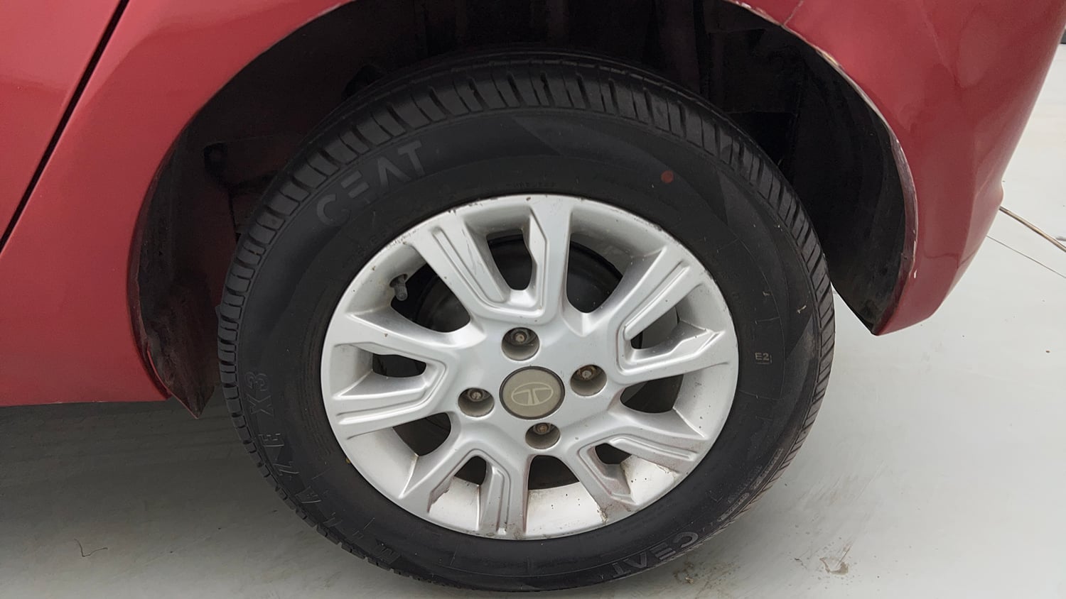 Used 2018 Tata Tiago Revotron XZA Petrol Automatic tyres LEFT REAR TYRE RIM VIEW