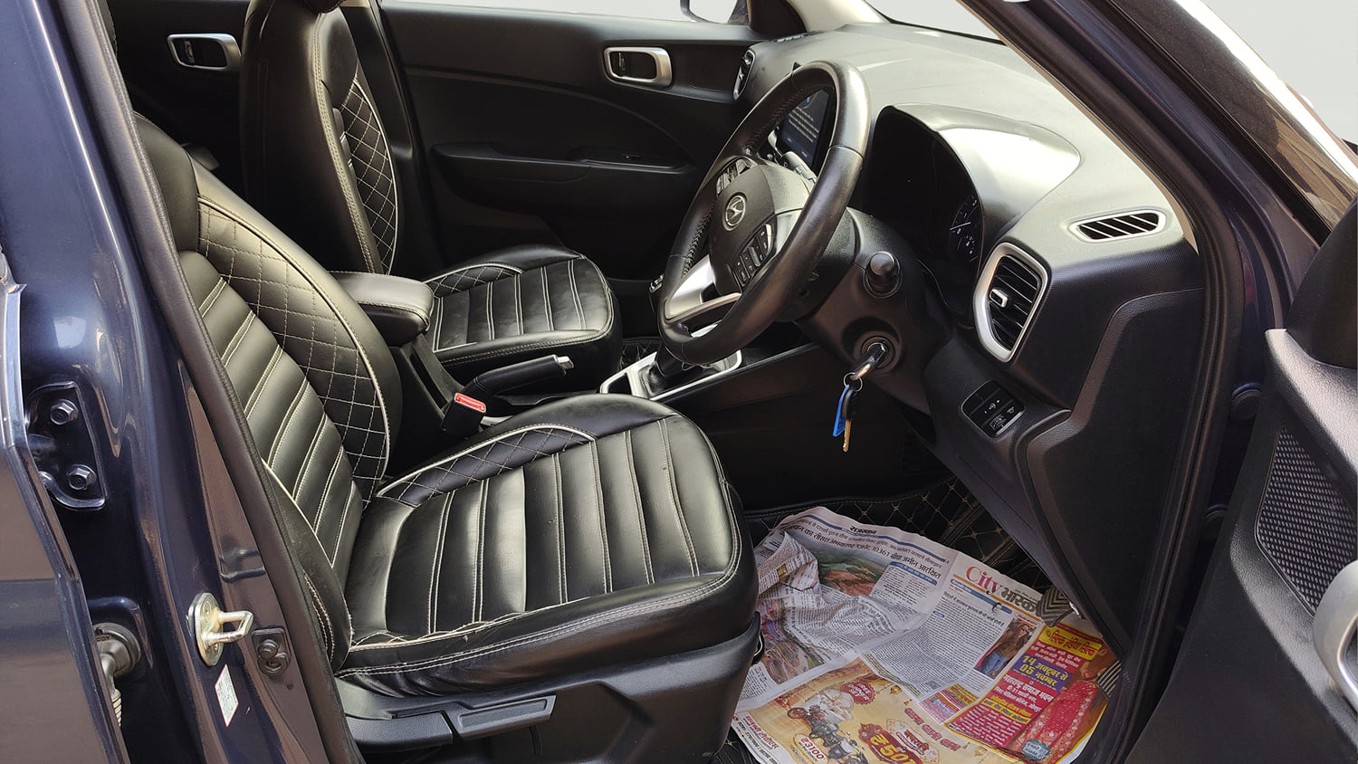Used 2022 Hyundai Venue SX 1.0 Turbo Petrol Manual interior RIGHT SIDE FRONT DOOR CABIN VIEW