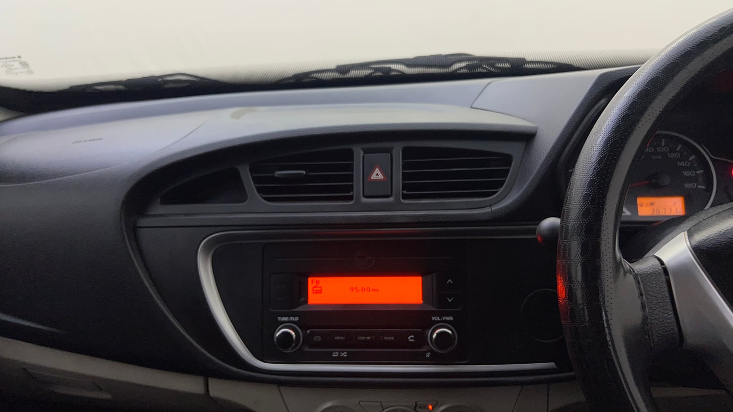 Used 2020 Maruti Suzuki Alto 800 VXi Petrol Manual top_features Integrated (in-dash) music system