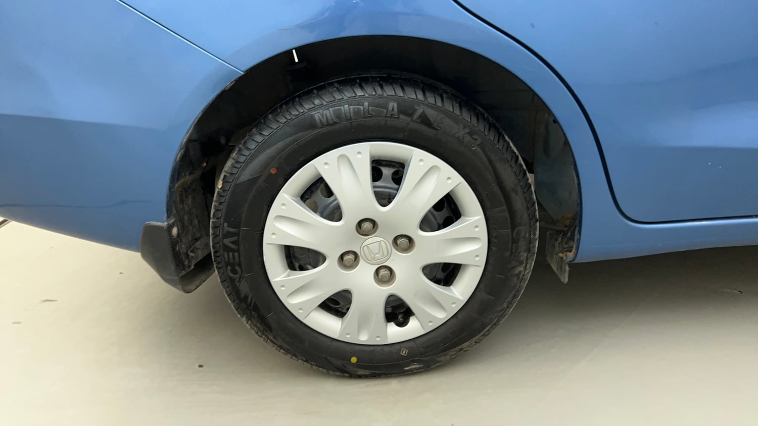 Used 2014 Honda Amaze 1.2 S i-VTEC Petrol Manual tyres RIGHT REAR TYRE RIM VIEW