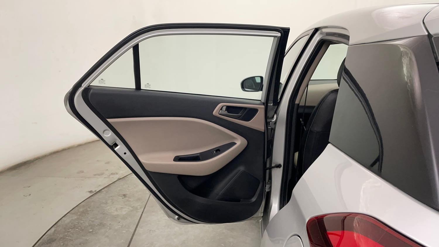 Used 2016 Hyundai Elite i20 Sportz 1.4 CRDI Diesel Manual interior LEFT REAR DOOR OPEN VIEW
