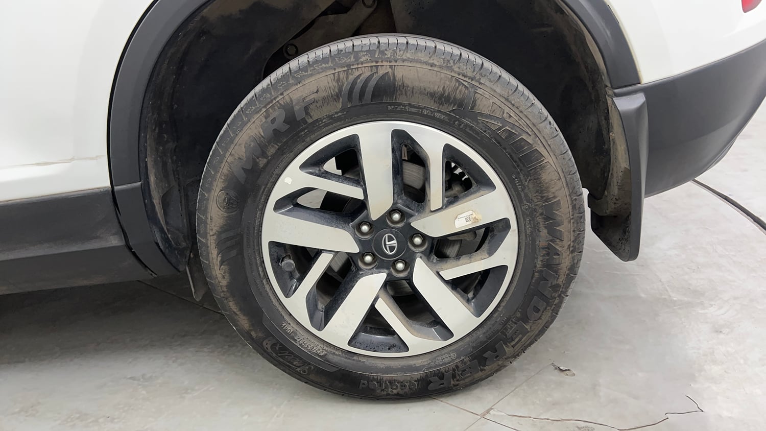 Used 2023 Tata Harrier XZA Plus Dual Tone Diesel Automatic tyres LEFT REAR TYRE RIM VIEW